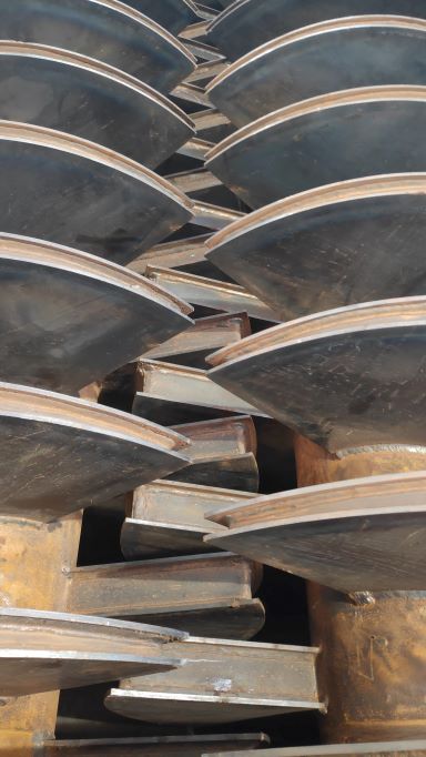 江苏客户定制的污泥桨叶干燥机制作中