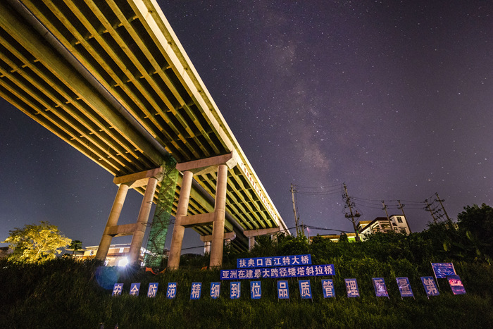 爽爽窝窝午夜精品一区二区