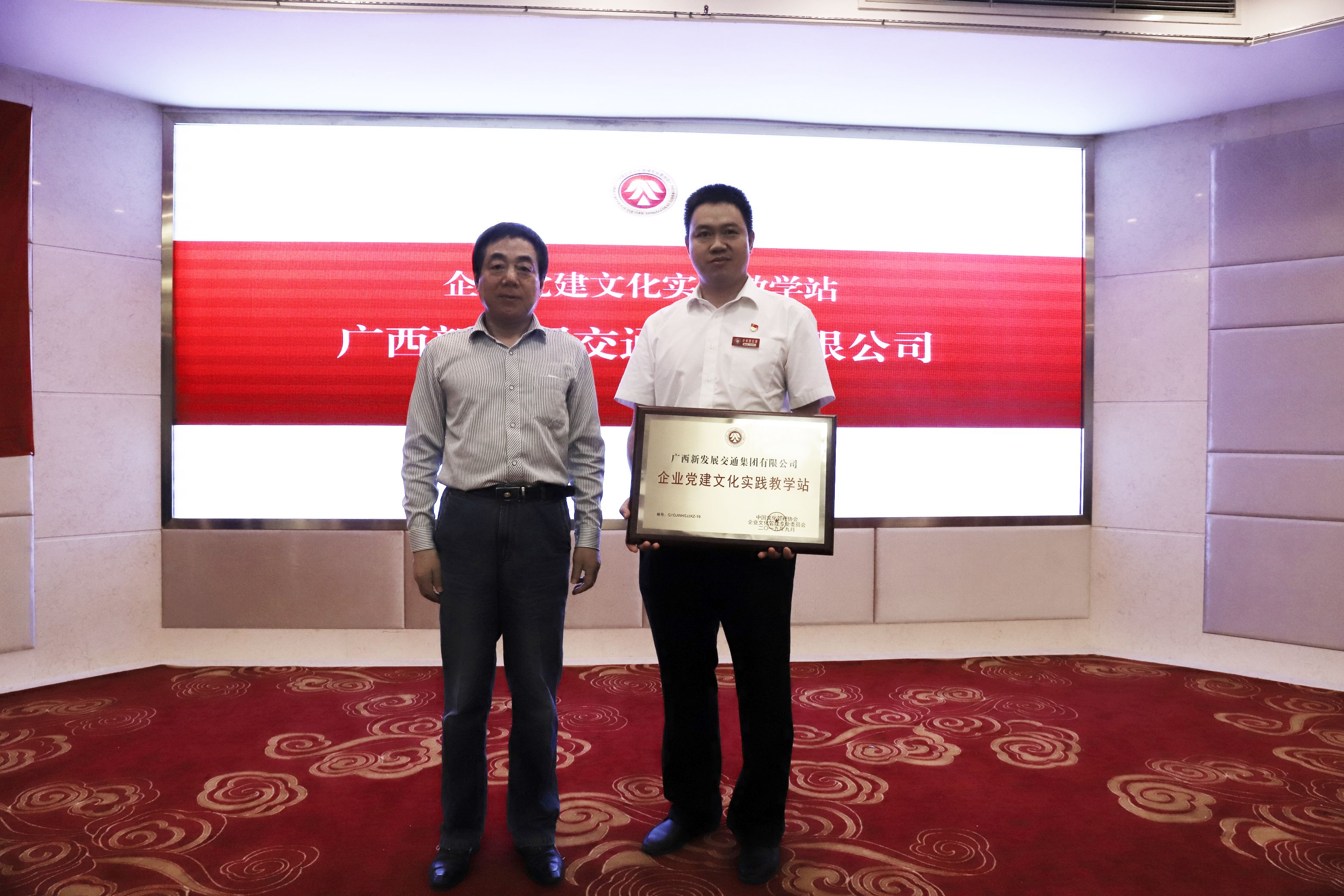 爽爽窝窝午夜精品一区二区